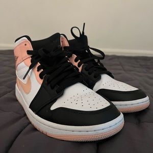 Air Jordan 1 Mid
'Crimson Tint'